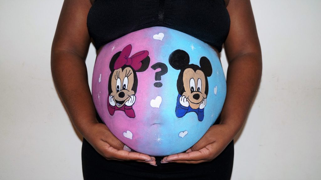 femme-enceinte-ventre-belly-painting-gender-reveal-surprise-sexe-bebe